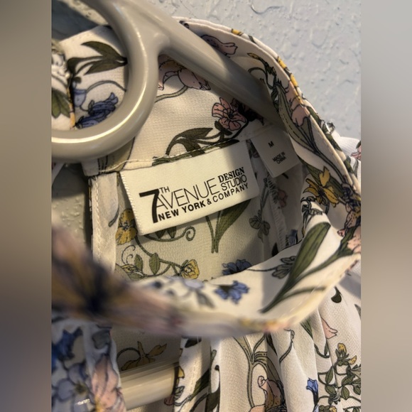 7th Avenue Design Studio New York & Company high neck floral tie blouse - medium - Picture 2 of 4